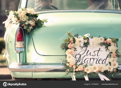 depositphotos_167936932-stock-photo-beautiful-wedding-car-with-plate
